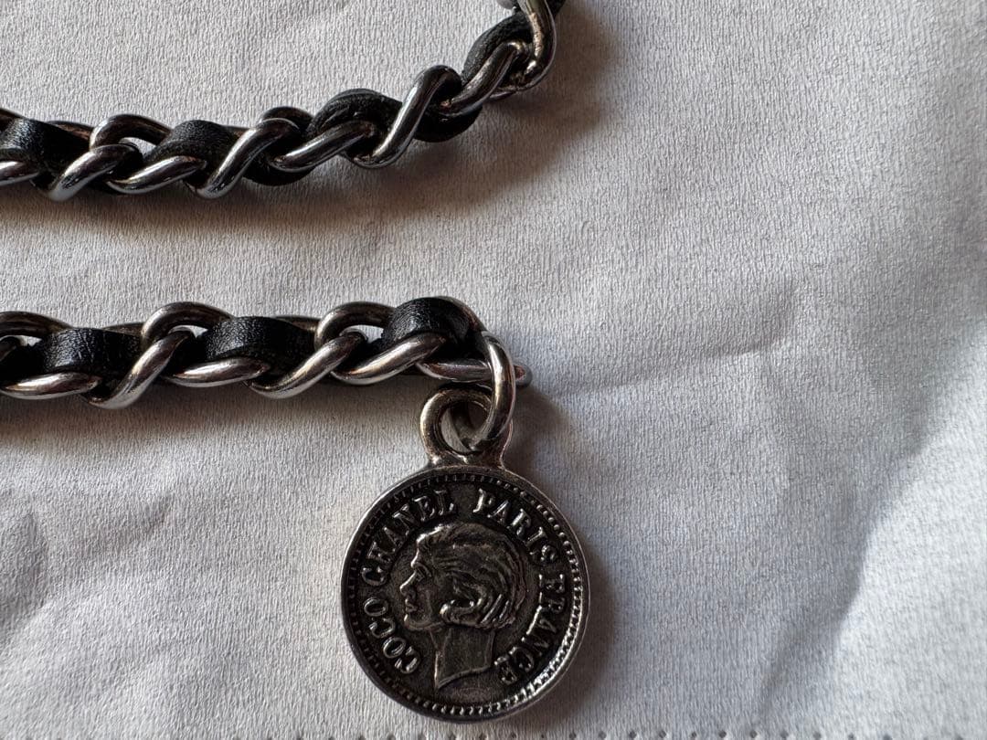 CHANEL チェーンベルト チャーム付き