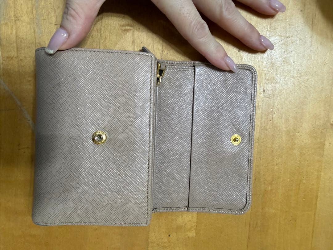 PRADA 薄いピンク 二つ折り財布