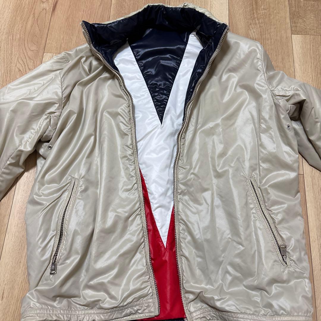 モンクレール リバーシブル ナイロンジャケット 背面ロゴ 収納フード
