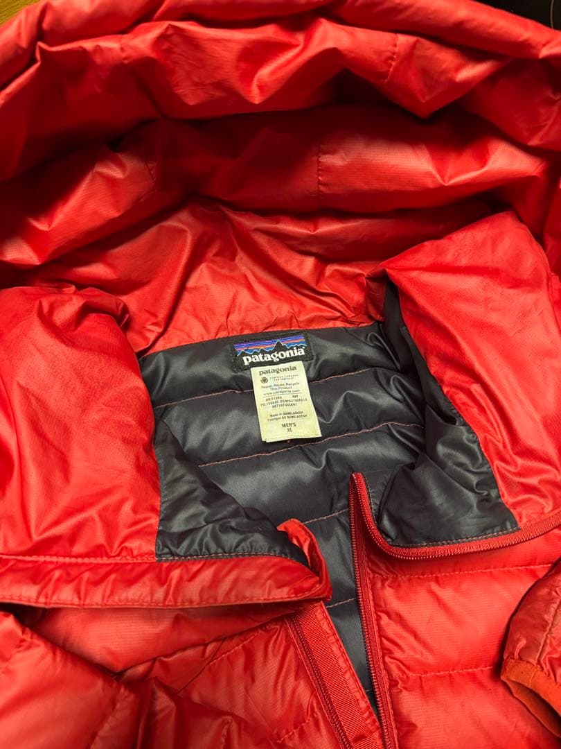 神サイズパタゴニアダウンセーターフーディ　ダウンジャケットフード　赤　XL