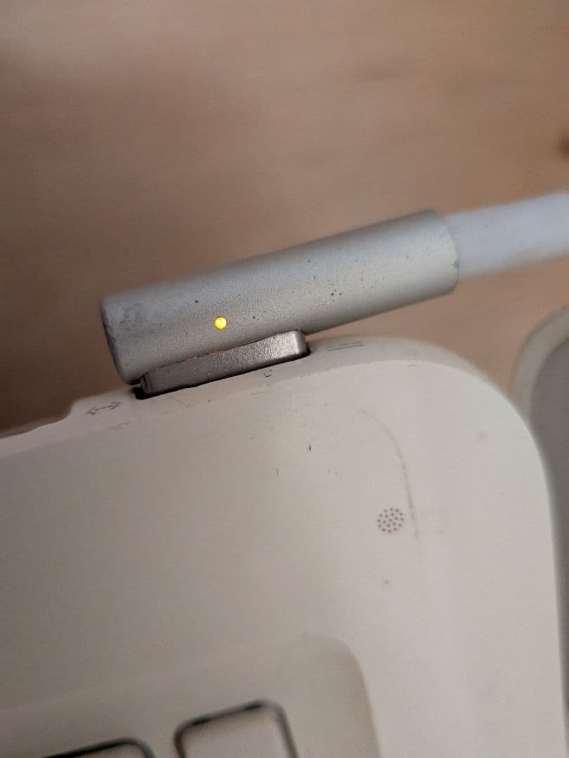 ジャンク品】Apple MacBook ホワイト