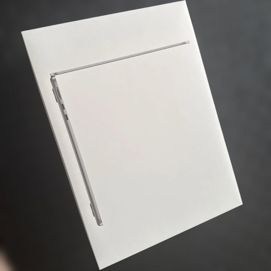 MacBook本体 MacbookAir 13.6 M2 8GB 256GB