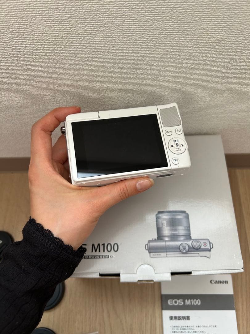 【値下げ不可】Canon EOS M100 ミラーレス一眼カメラ シルバー
