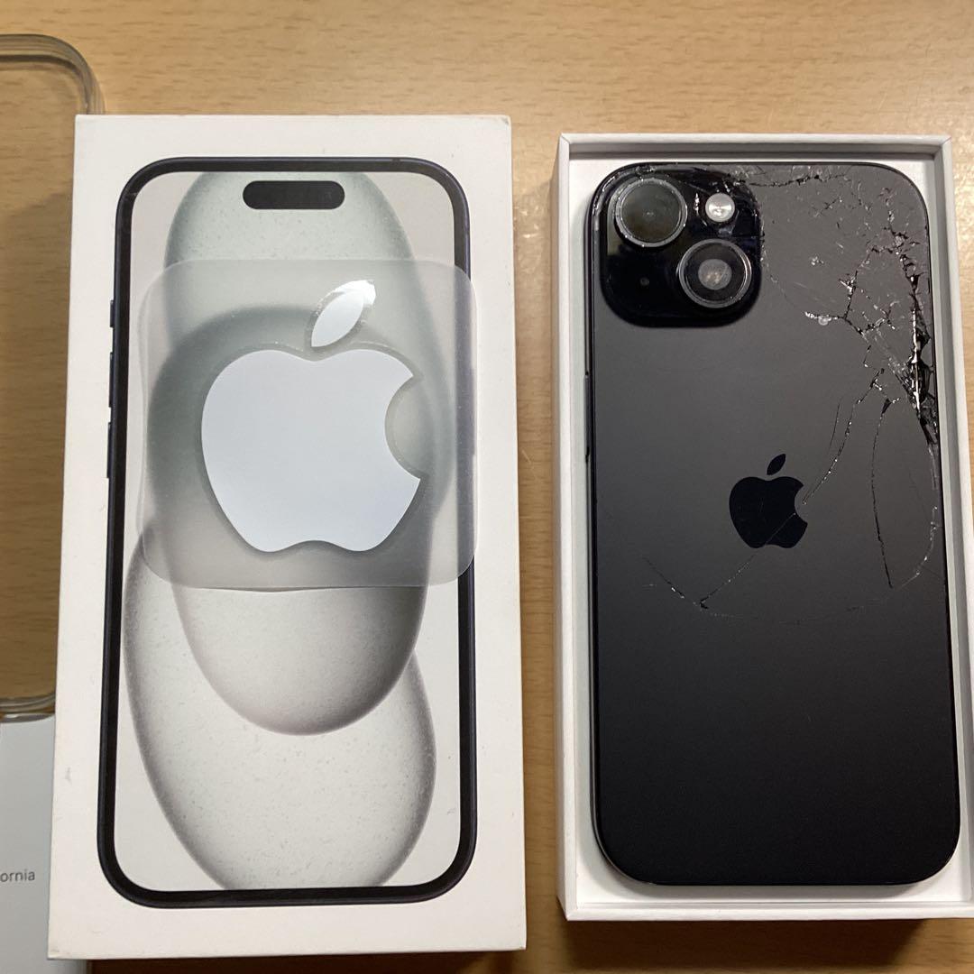 iPhone 15ブラック ケース付き