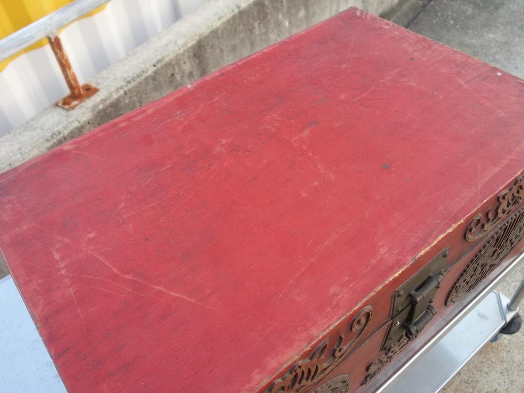 K▼中国 志那 赤 かばん 箱 収納 衣装ケース 薬箱 革 行李 (38922)