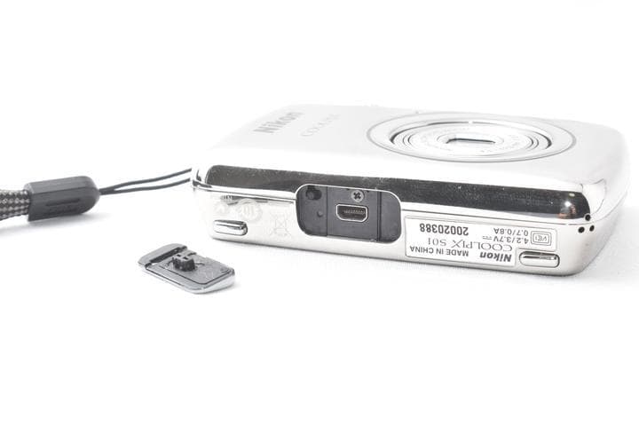 Nikon ニコン COOLPIX S01 シルバー 鏡面