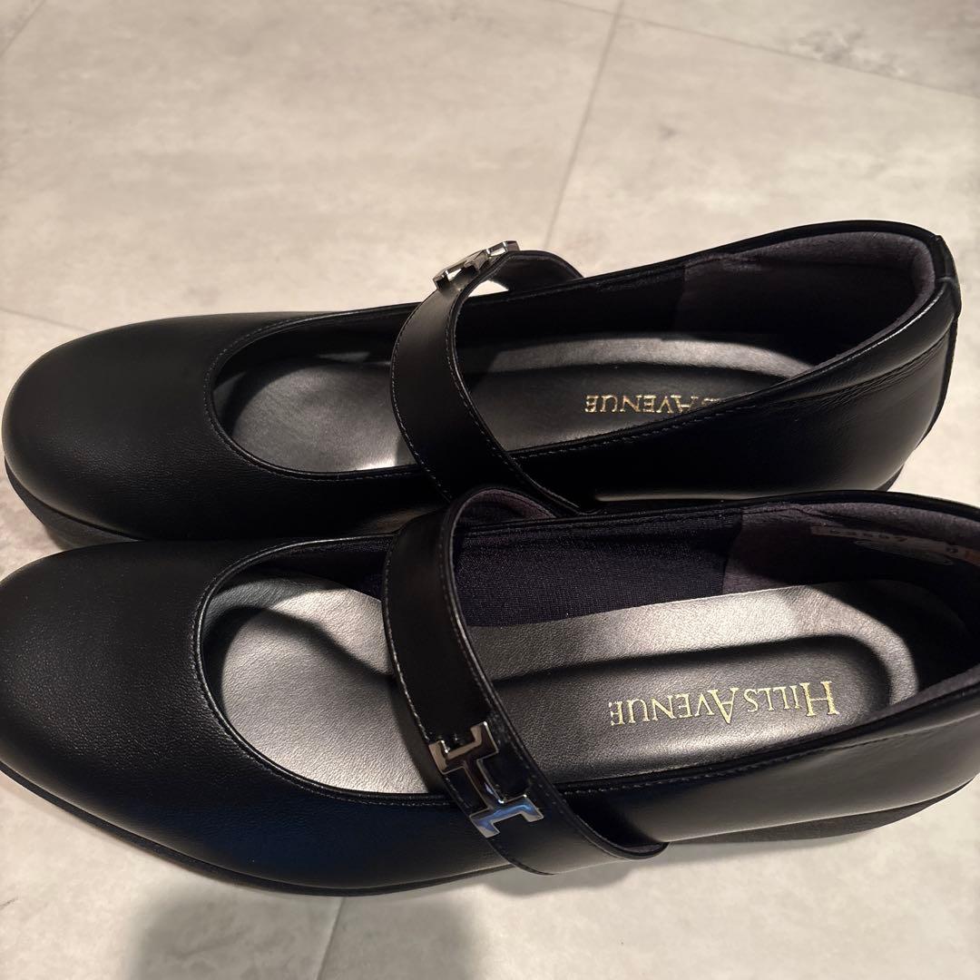 HILLS AVENUE ブラックパンプス ストラップ付き