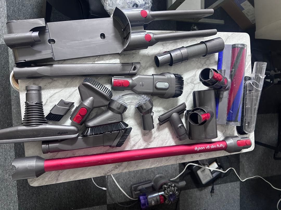 dyson ダイソン　V8 Slim Fluffy SV10K