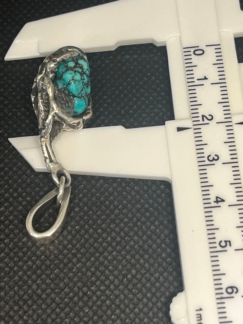 シルバー 925ハンドモチーフ キングマン　ターコイズ ペンダントトップ