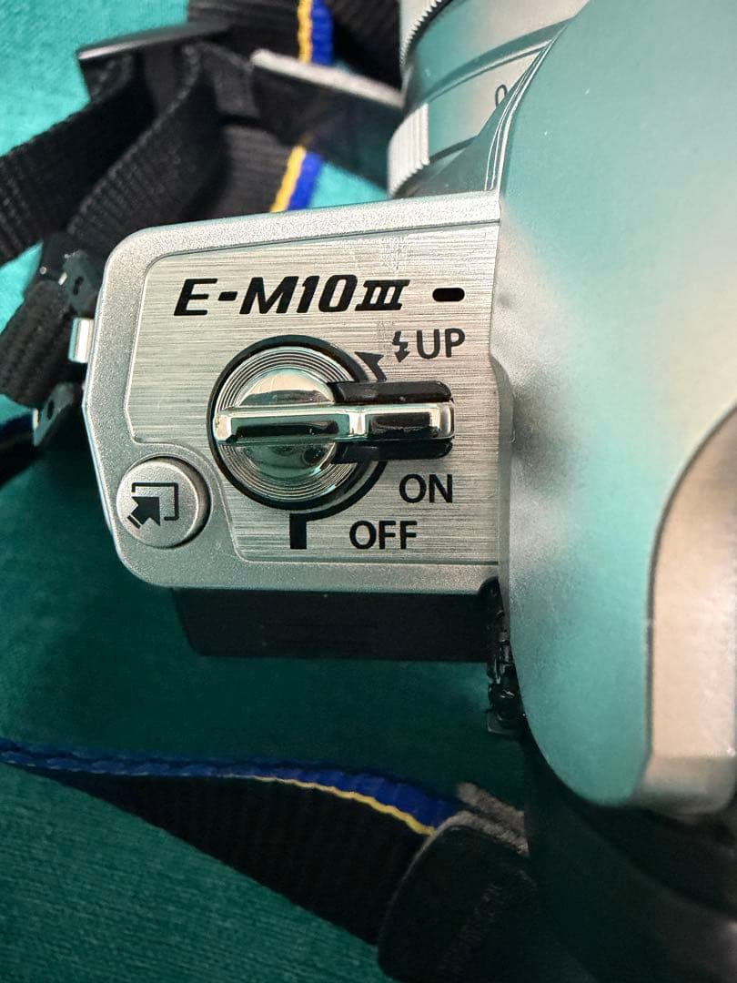 ミラーレスOM-D E-M10 MarkIII 単焦点レンズ25mm F1.8