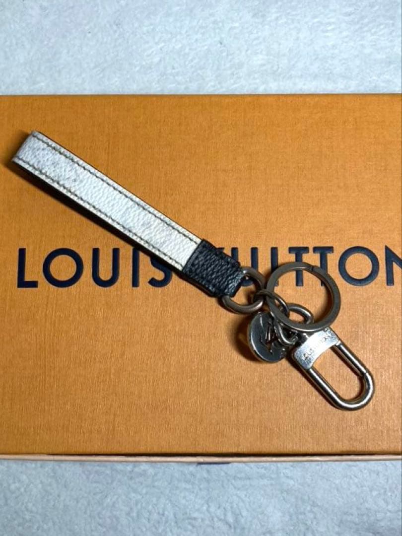 ルイヴィトン　モノグラム　エクリプス　ドラゴンヌ　キーホルダー　キーリング