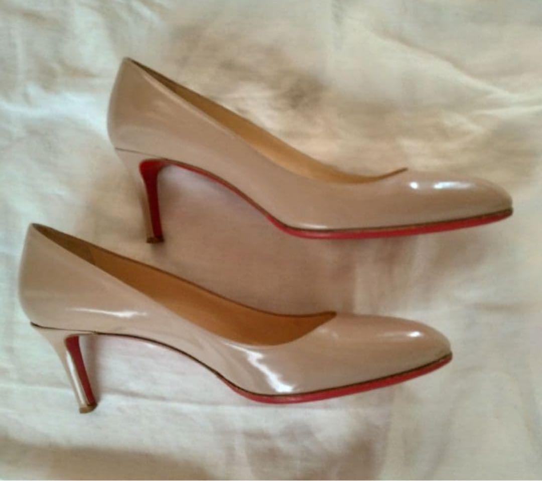 Christian Louboutin ベージュ パンプス