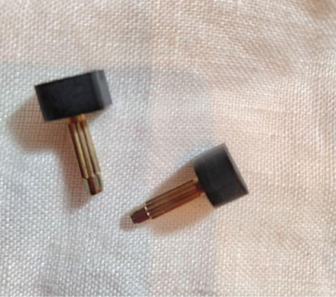 Christian Louboutin ベージュ パンプス