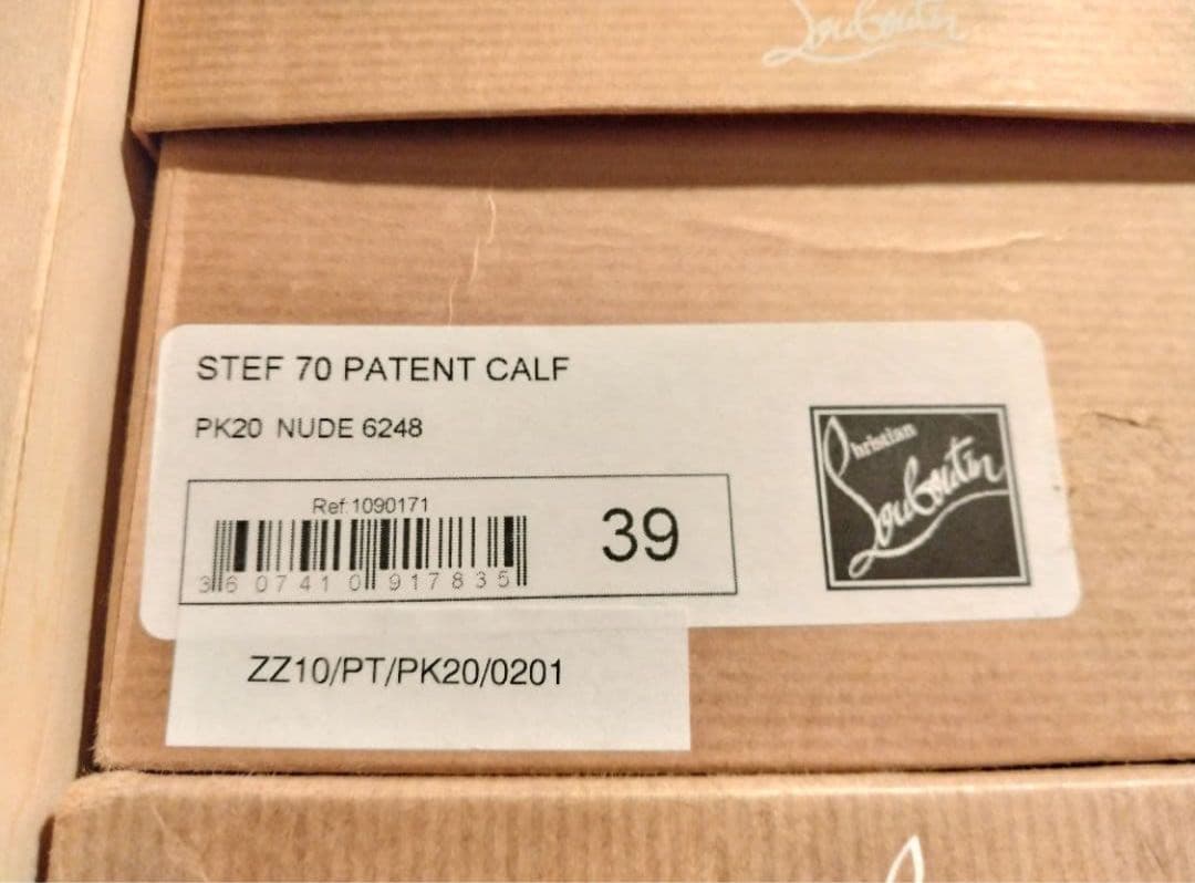 Christian Louboutin ベージュ パンプス