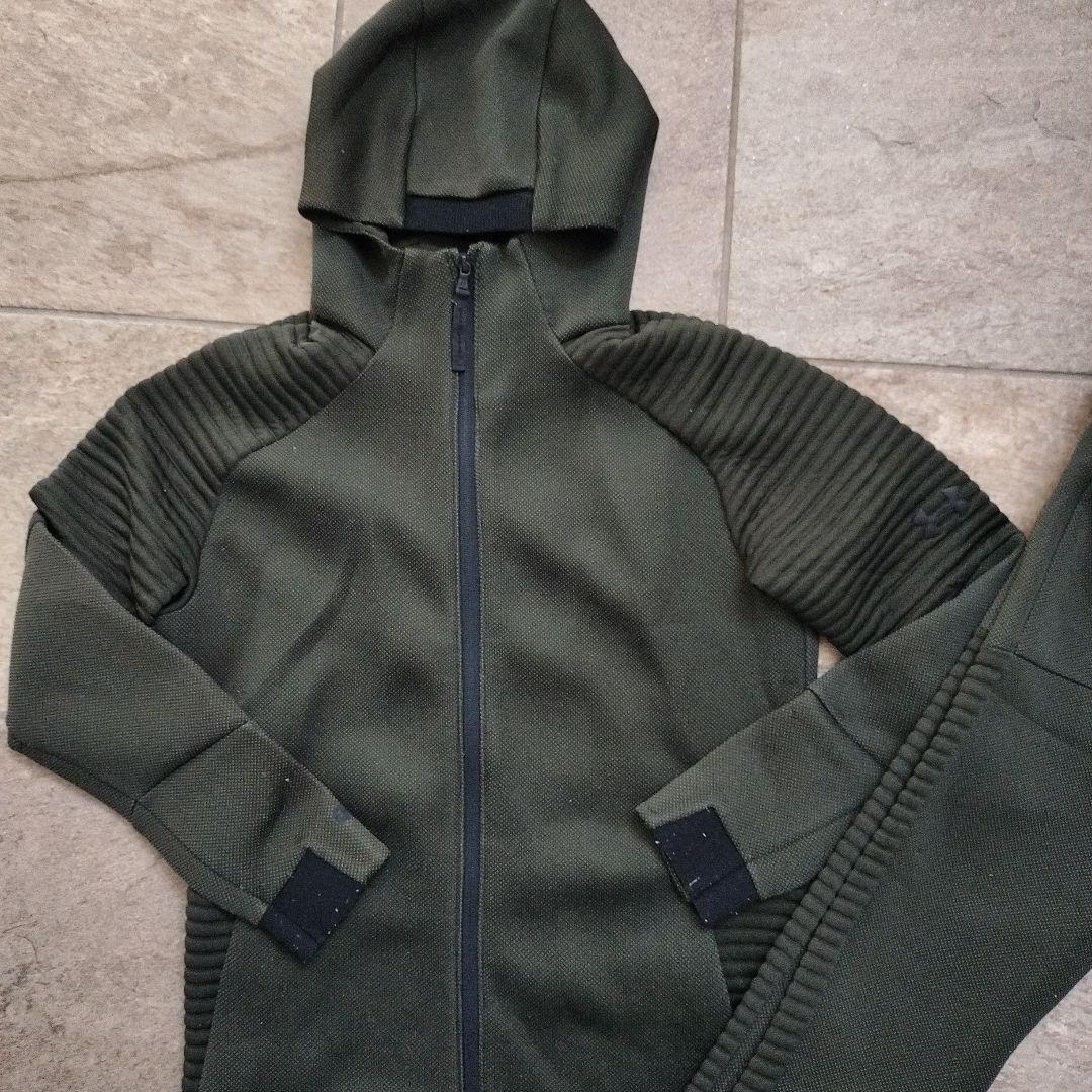 アンダーアーマーのUAアンストッパブル ムーブ 上下セット