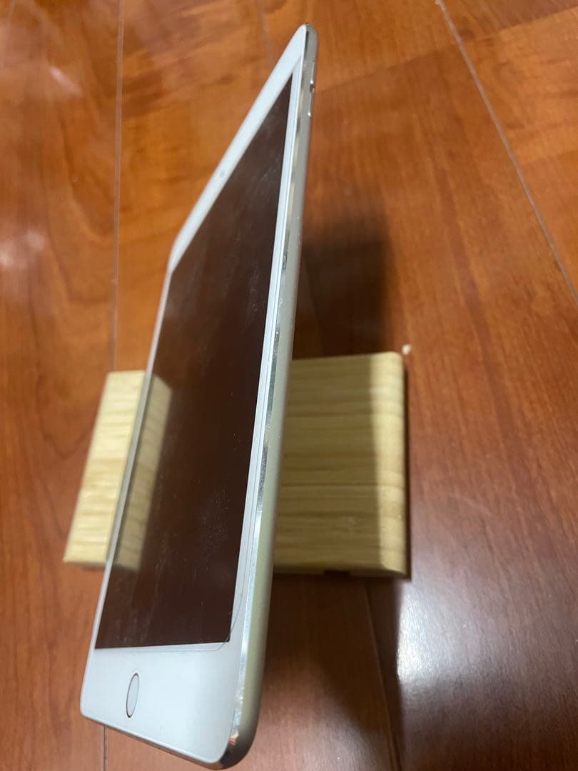 iPad mini 第4世代 ホワイト　Wi-Fiモデル　64GB apple