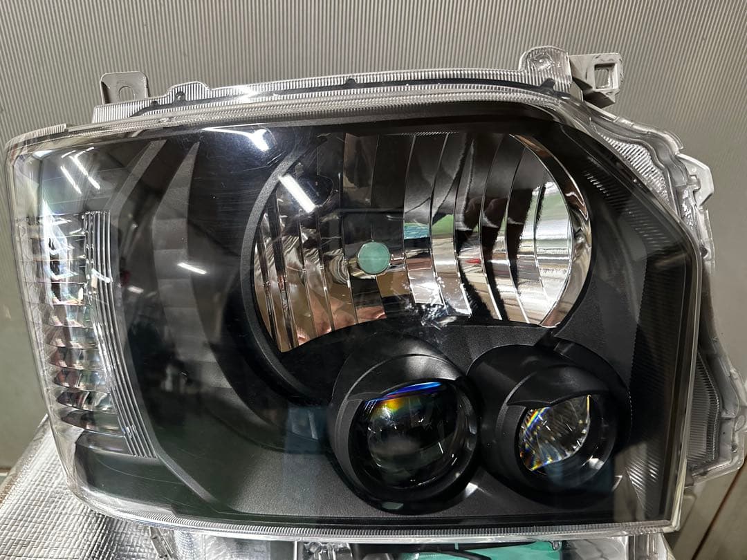 200系ハイエース純正LEDヘッドライト　インナーブラック加工左右セット