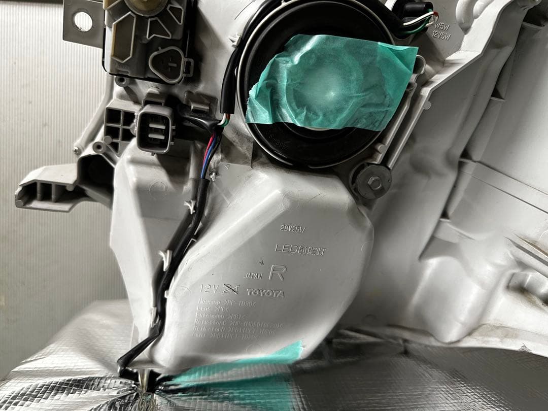 200系ハイエース純正LEDヘッドライト　インナーブラック加工左右セット