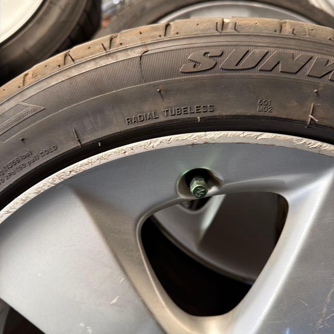 トヨタ　30プリウス純正17インチ タイヤ・ホイールセット 215/45R17