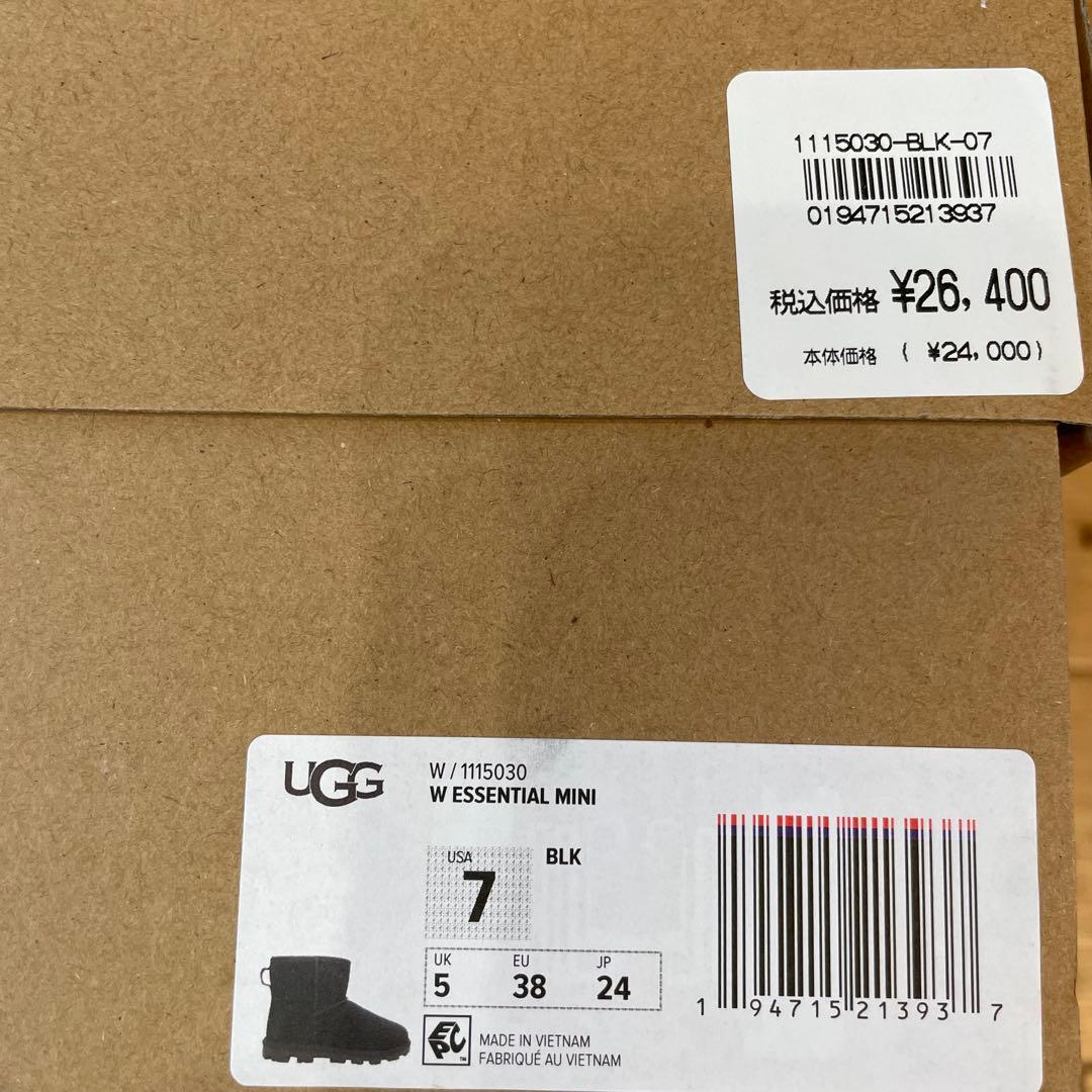 【新品未使用】UGG エッセンシャルミニ 黒色 US7 ムートンブーツ