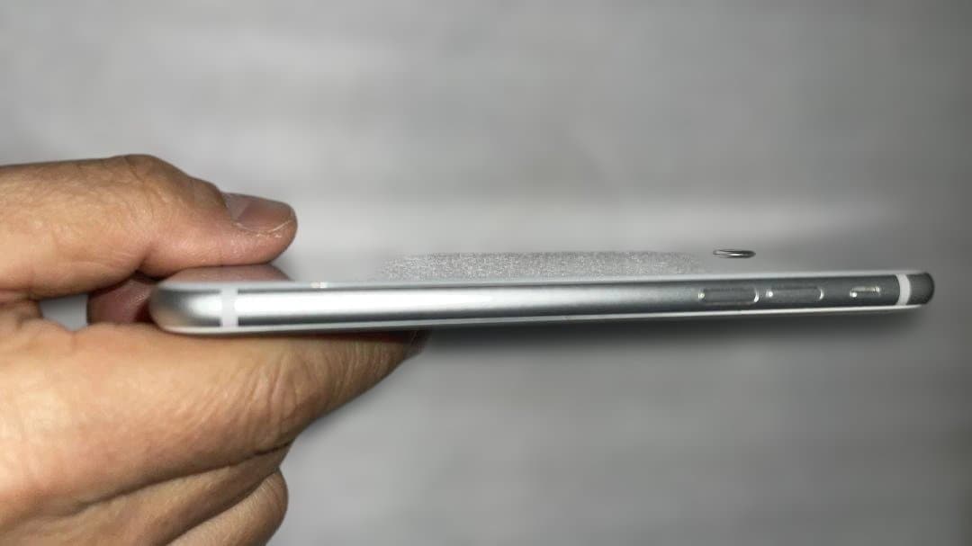 S*）様 超美品　Apple iPhone8 64GB SIMフリー（本体）