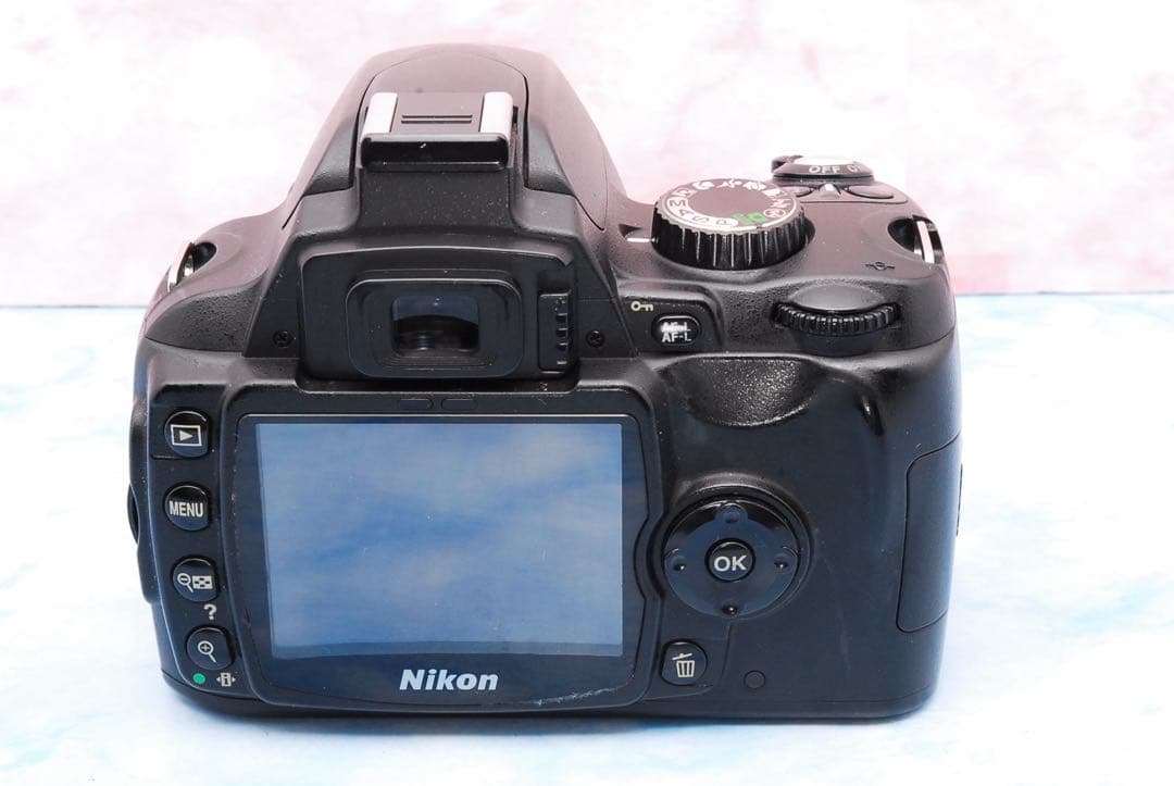 Nikon D60☆一眼レフカメラ☆入門機☆望遠レンズ付Wレンズ☆小型＆軽量