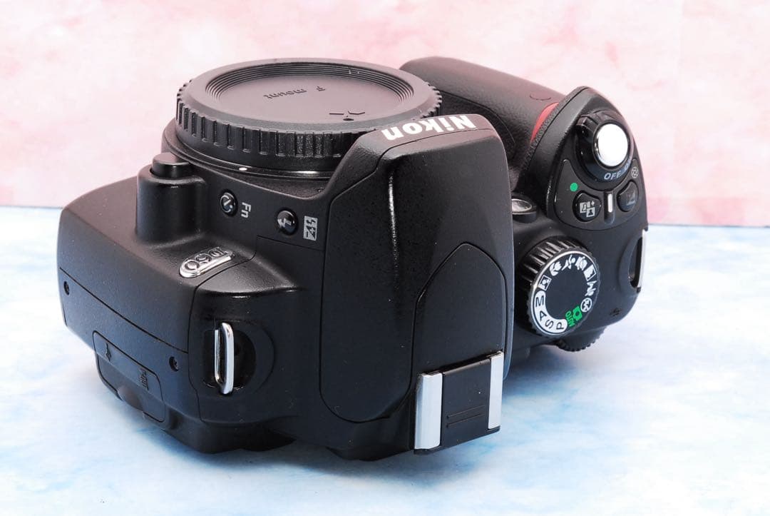 Nikon D60☆一眼レフカメラ☆入門機☆望遠レンズ付Wレンズ☆小型＆軽量