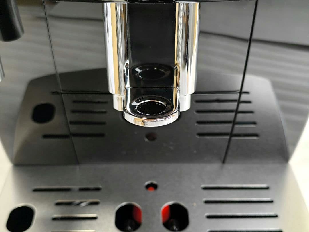 デロンギマグニフィカS コンパクト全自動コーヒーマシン ECAM23120B 2
