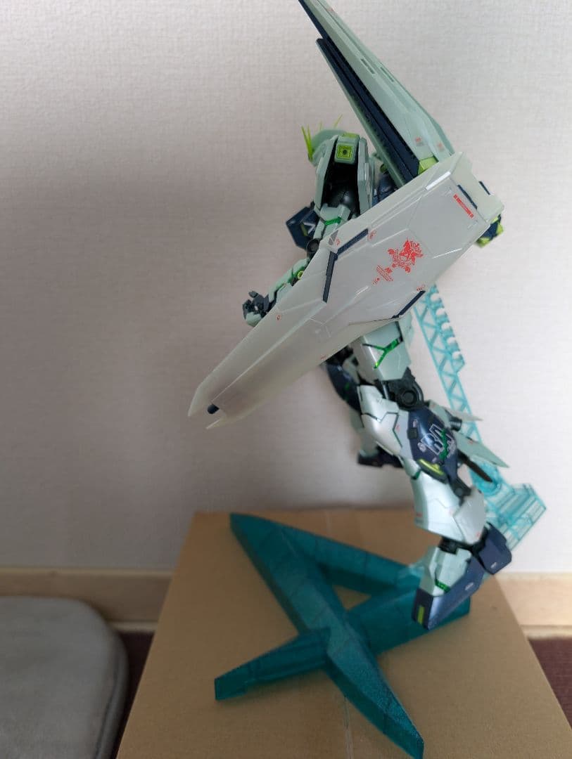 MG RX-93νガンダム Ver.Ka （サイコフレーム発動イメージ）完成品