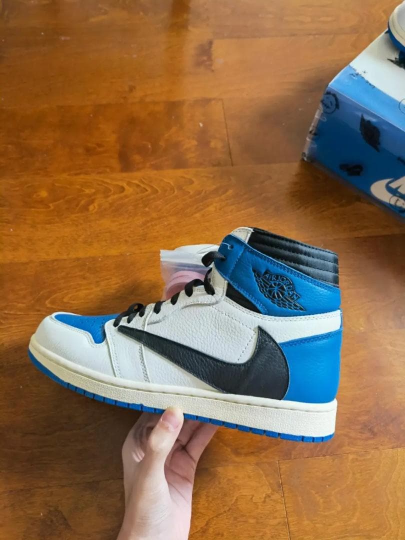 トラヴィススコット × フラグメントデザイン × ナイキ エアジョーダン1