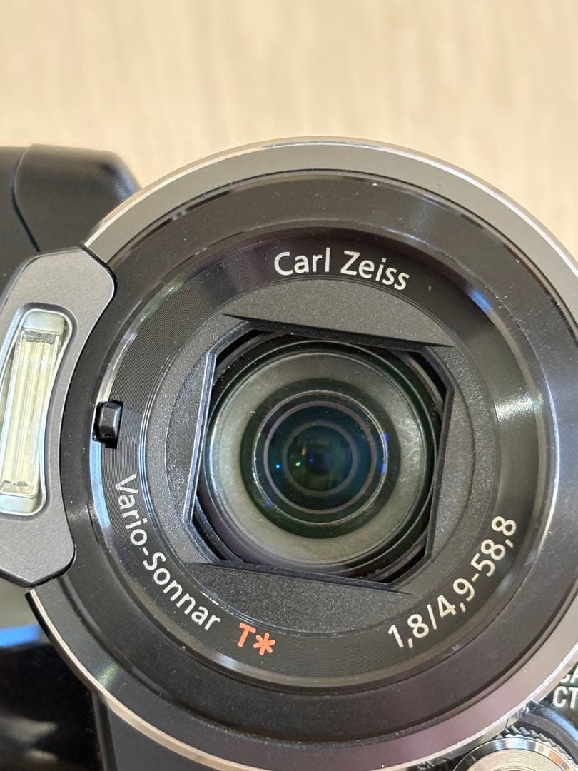 SONY HDR-SR12 フルハイビジョン　ナイトビジョン　ビデオカメラ