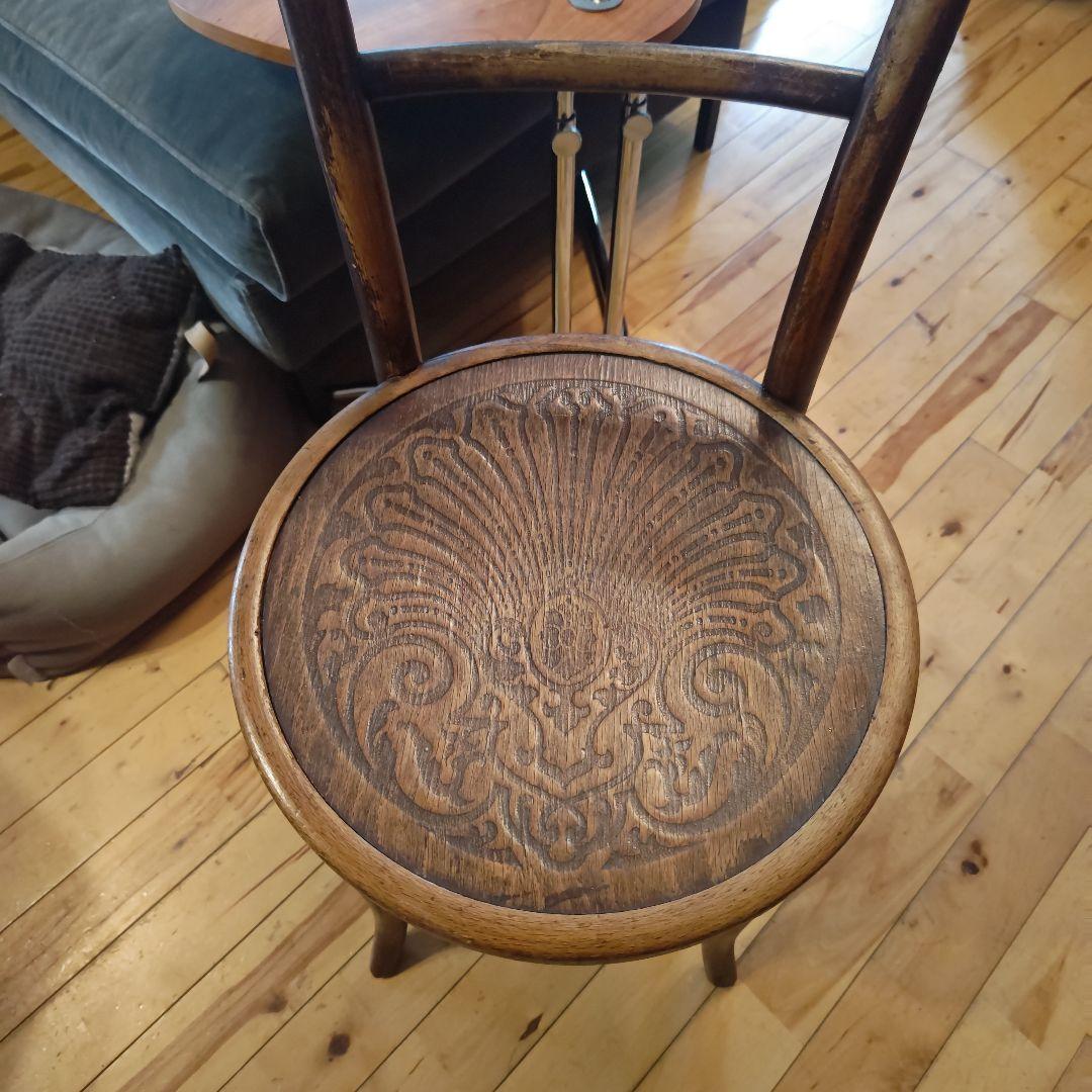 アンティーク　イギリス製　 木製椅子 彫刻入り