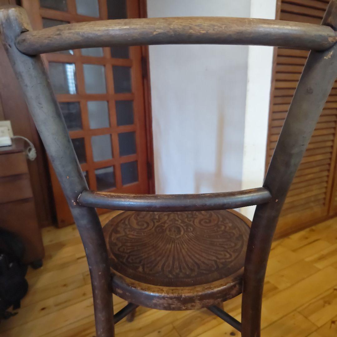 アンティーク　イギリス製　 木製椅子 彫刻入り