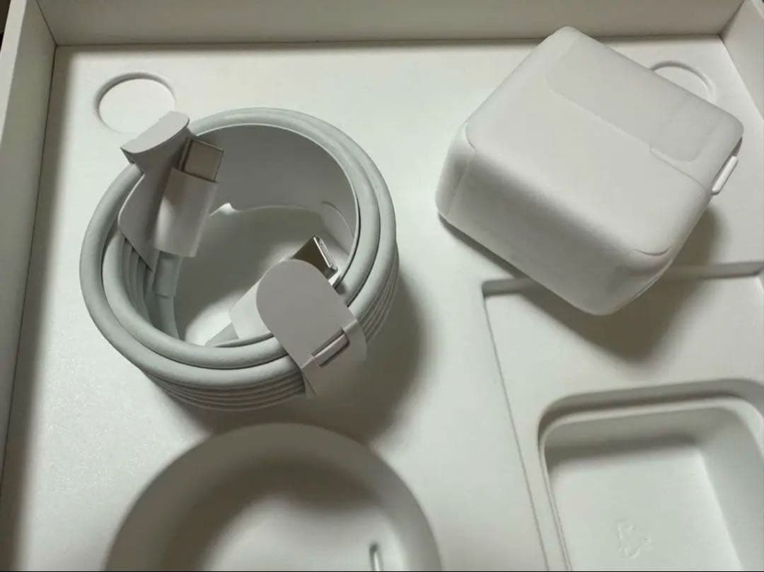 美品　MacBook Air M1 8GB/256GB バッテリー100％