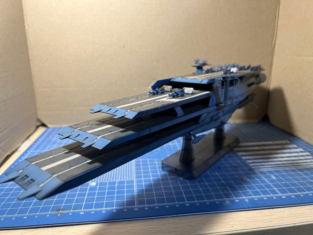1/1000 ガイペロン級多層式航宙母艦＜シュデルグ＞ 完成品