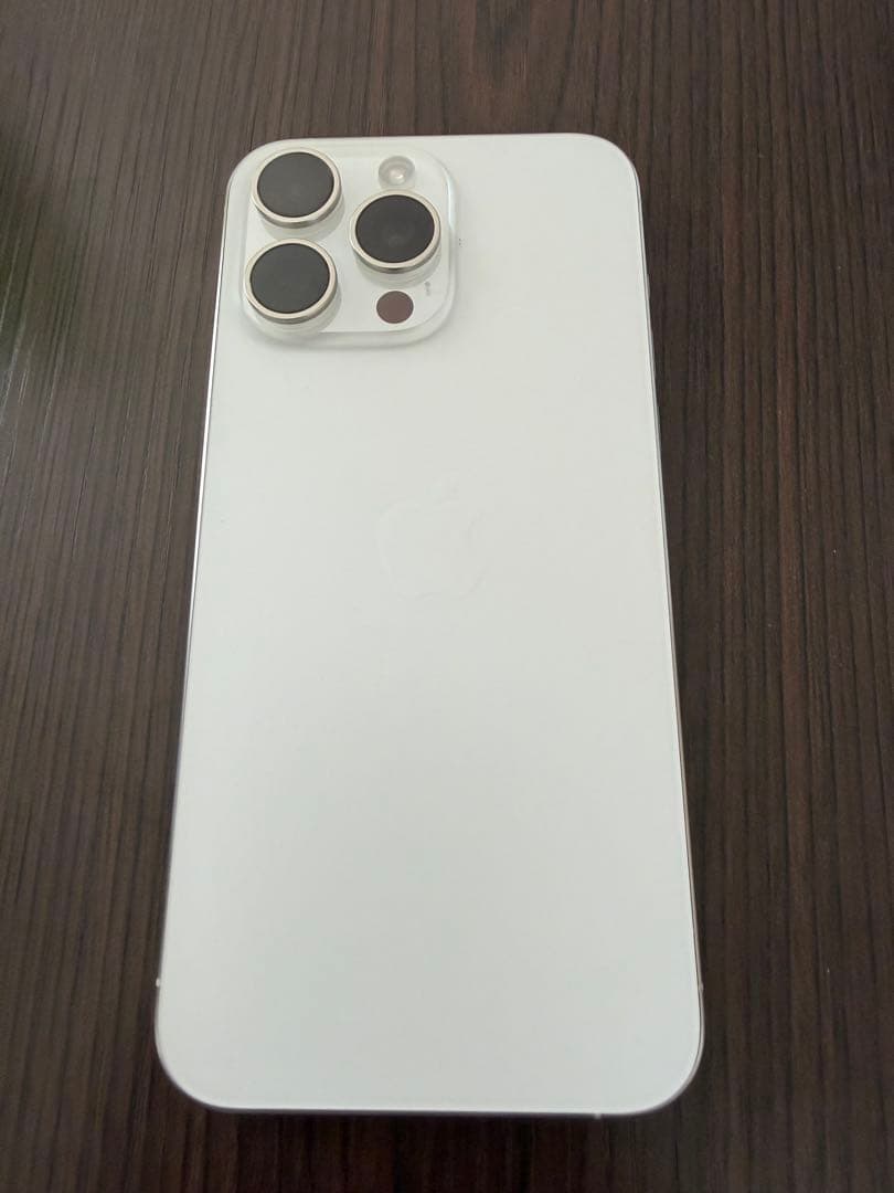 Apple iPhone 15Pro Maxホワイト本体