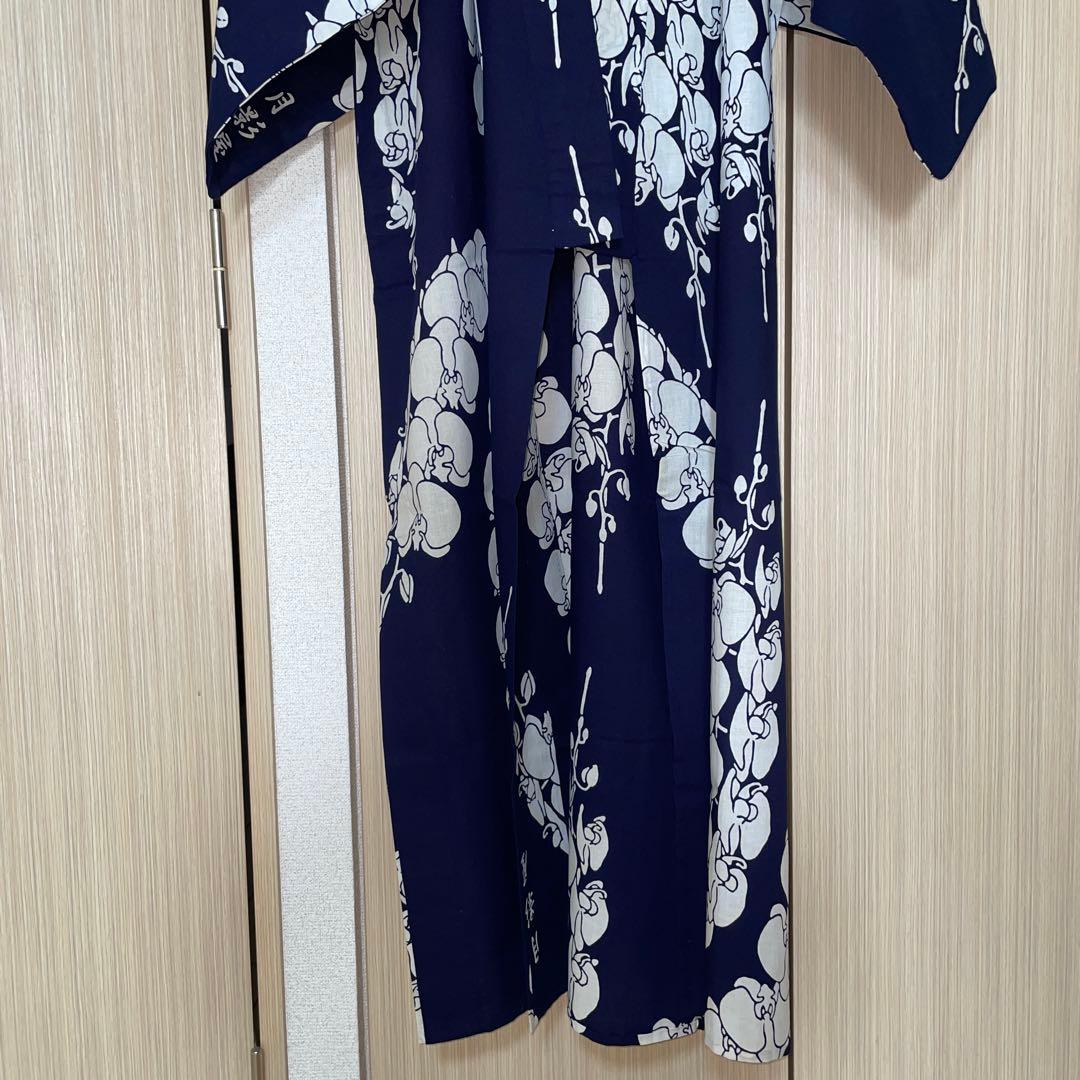 月影屋　胡蝶蘭の浴衣