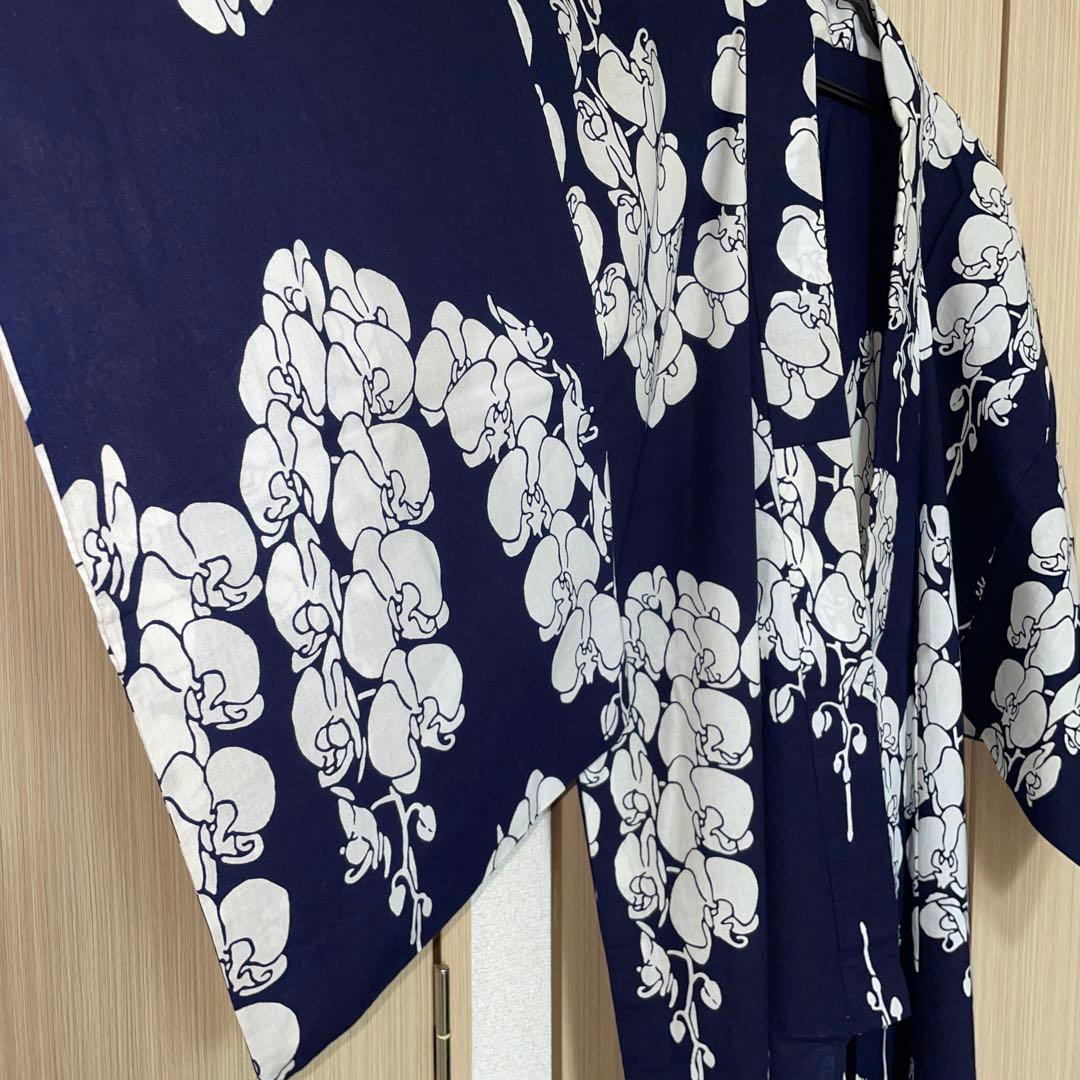 月影屋　胡蝶蘭の浴衣