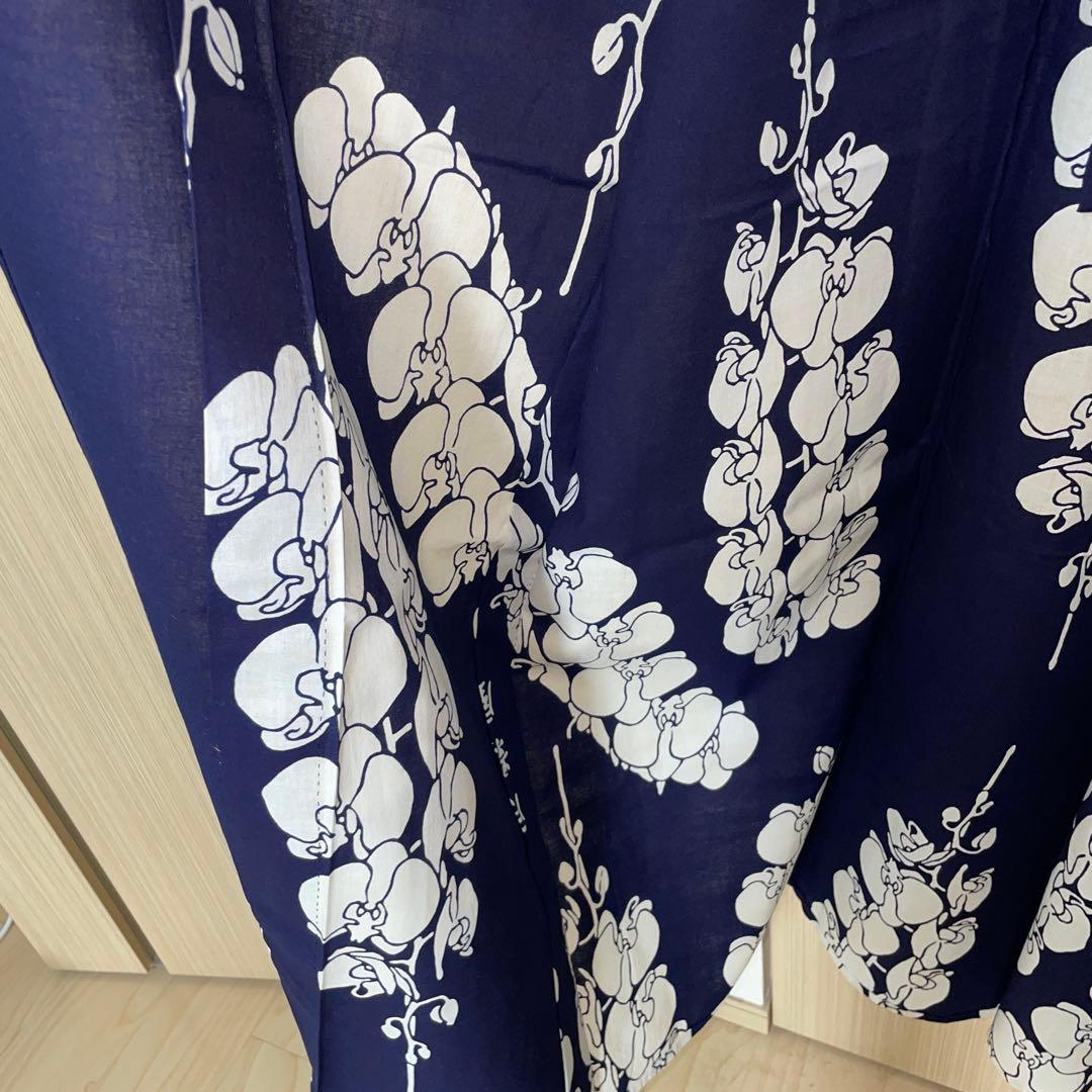 月影屋　胡蝶蘭の浴衣