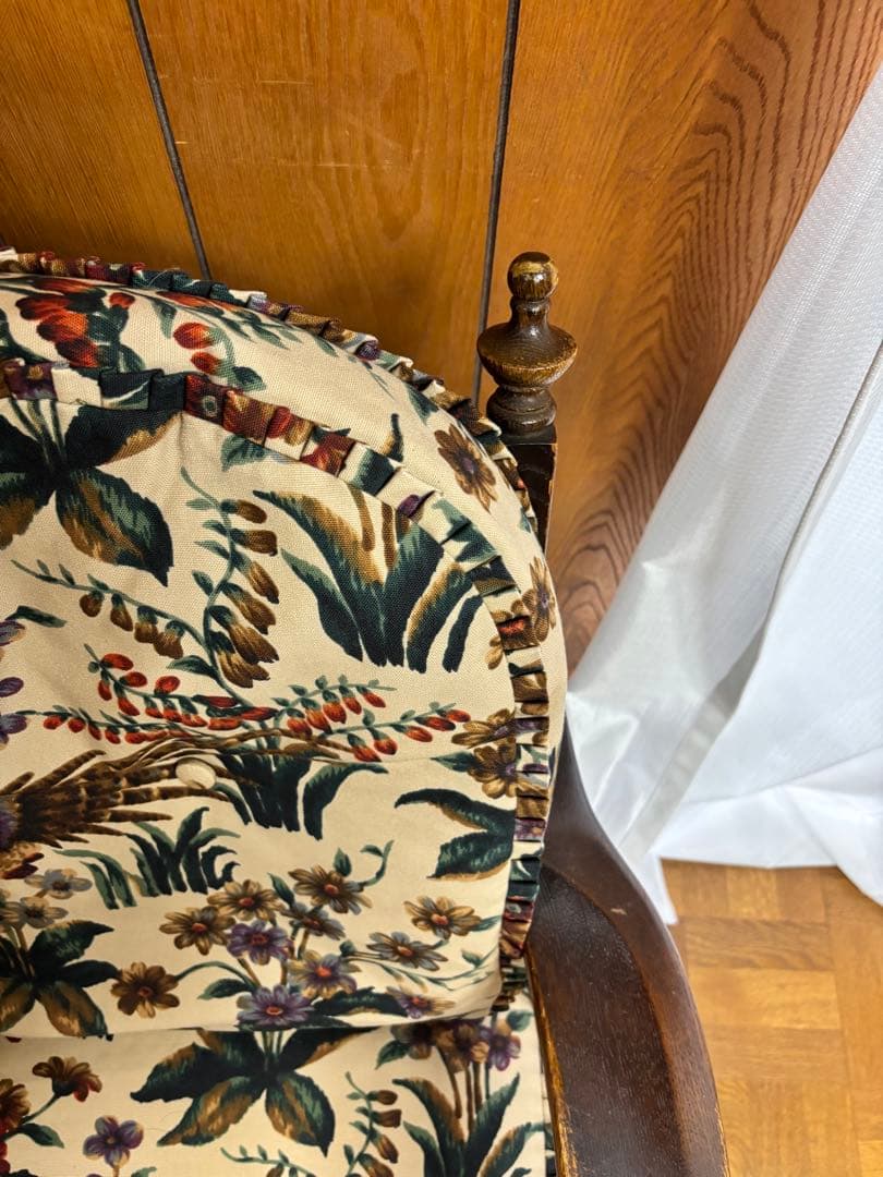 飛騨産業　穂高　木製アームチェア 花柄カバー付き　1脚