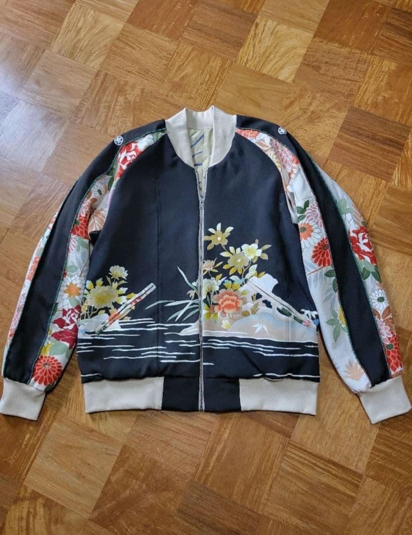 め1218着物リメイク正絹古布黒留袖江戸褄縮緬ヴィンテージスカジャンハンドメイド