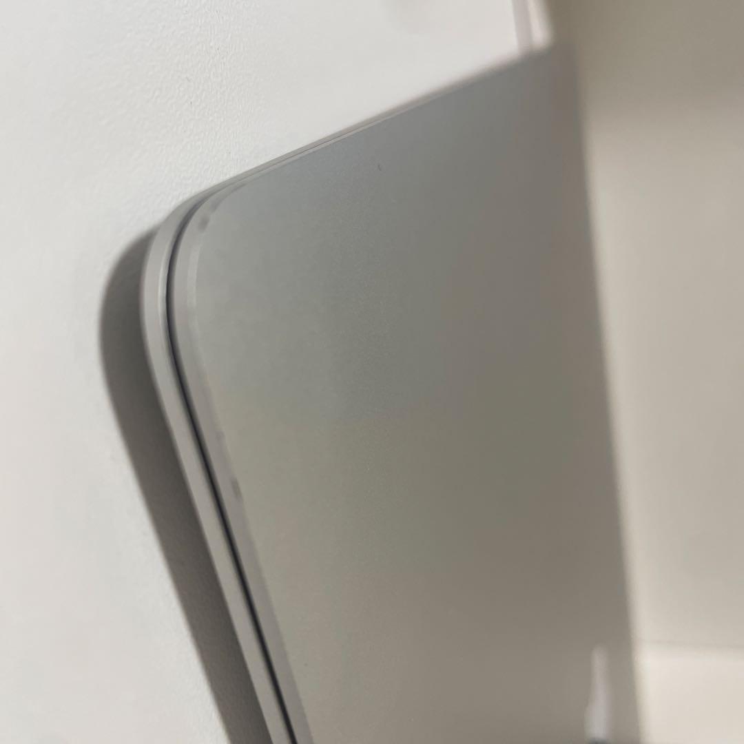 【変換ポート付】MacBookAir 2018(8GB/128G/13インチ)