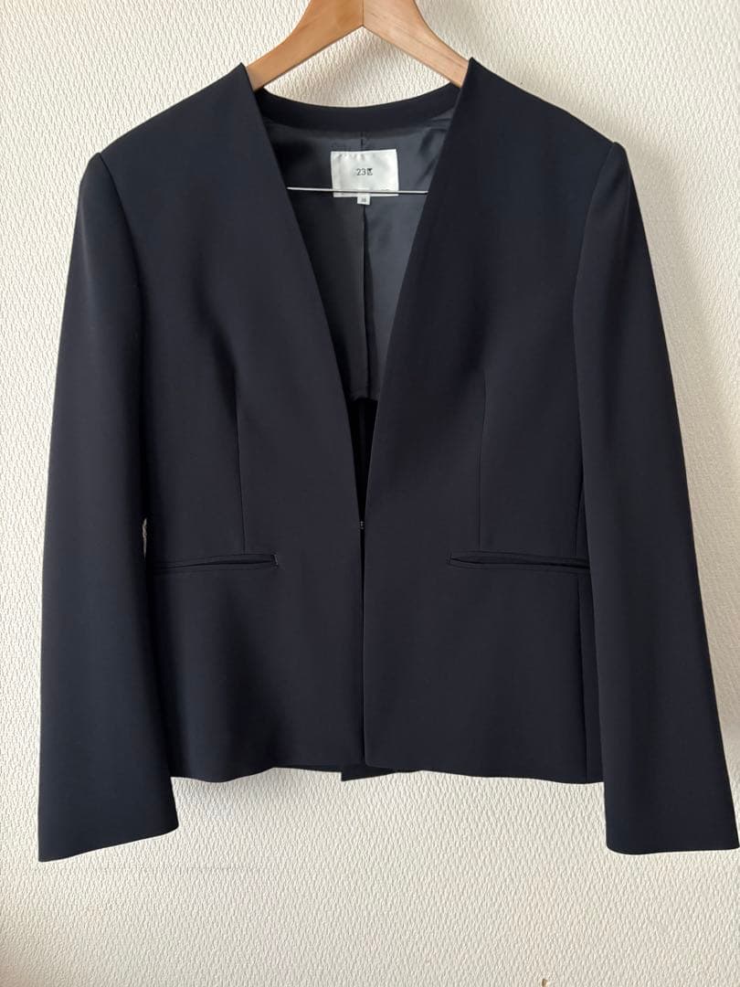 23区　トリアセダブルジョーゼット ノーカラー ジャケット38スカート40