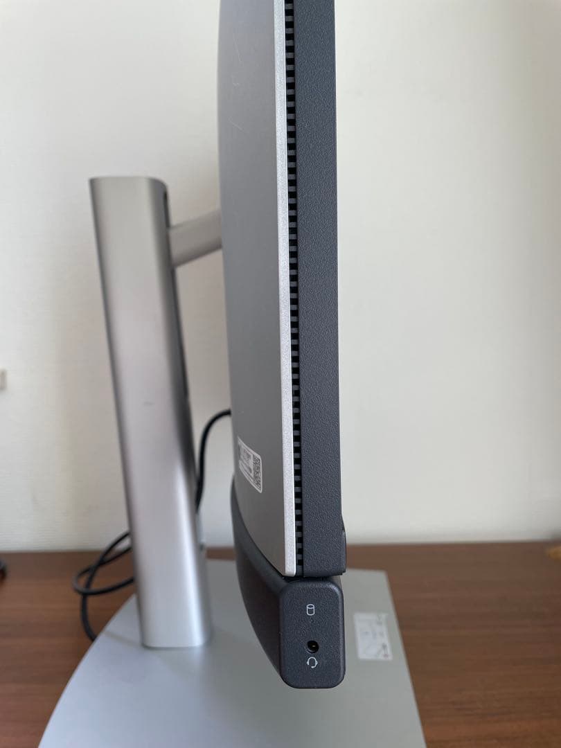 一体型パソコン　DELL optiplex7410 plus AIO