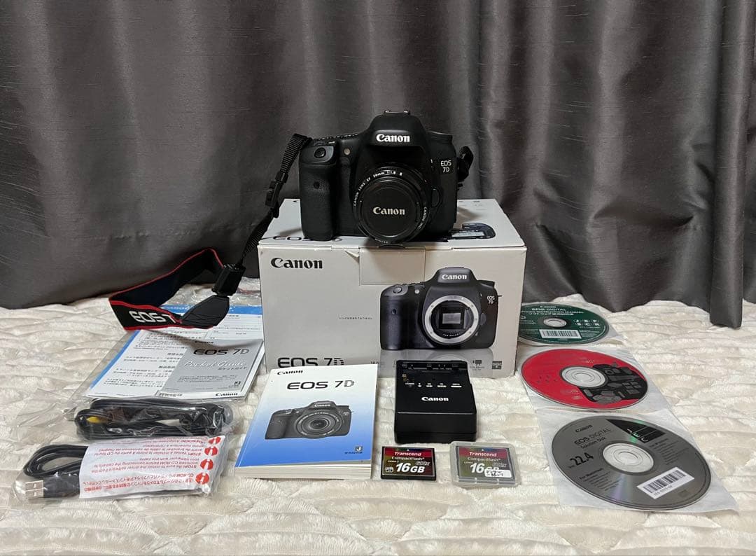 Canon EOS 7D 付属品完備 レンズ フラッシュカード２枚付き 美品