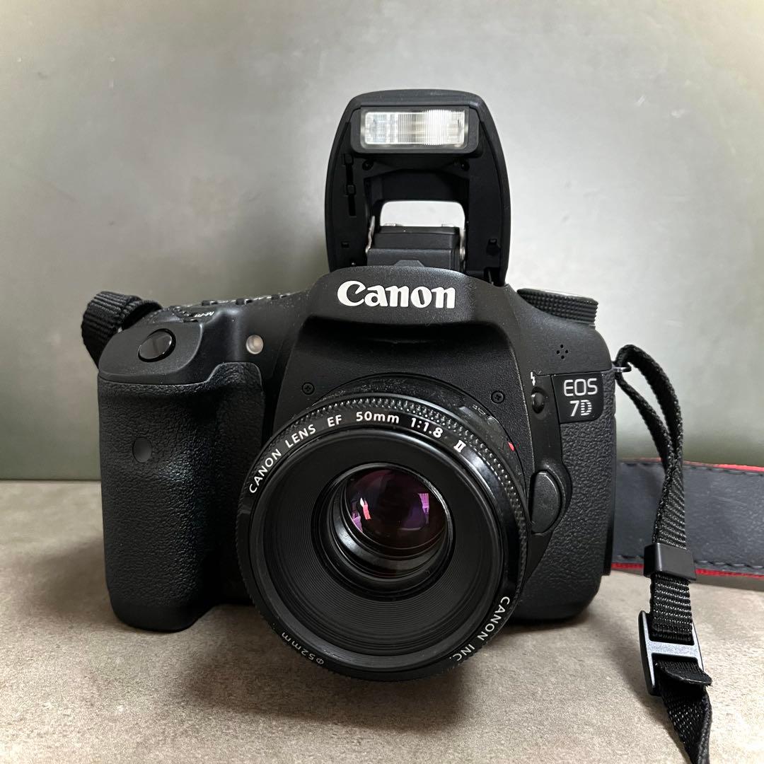 Canon EOS 7D 付属品完備 レンズ フラッシュカード２枚付き 美品