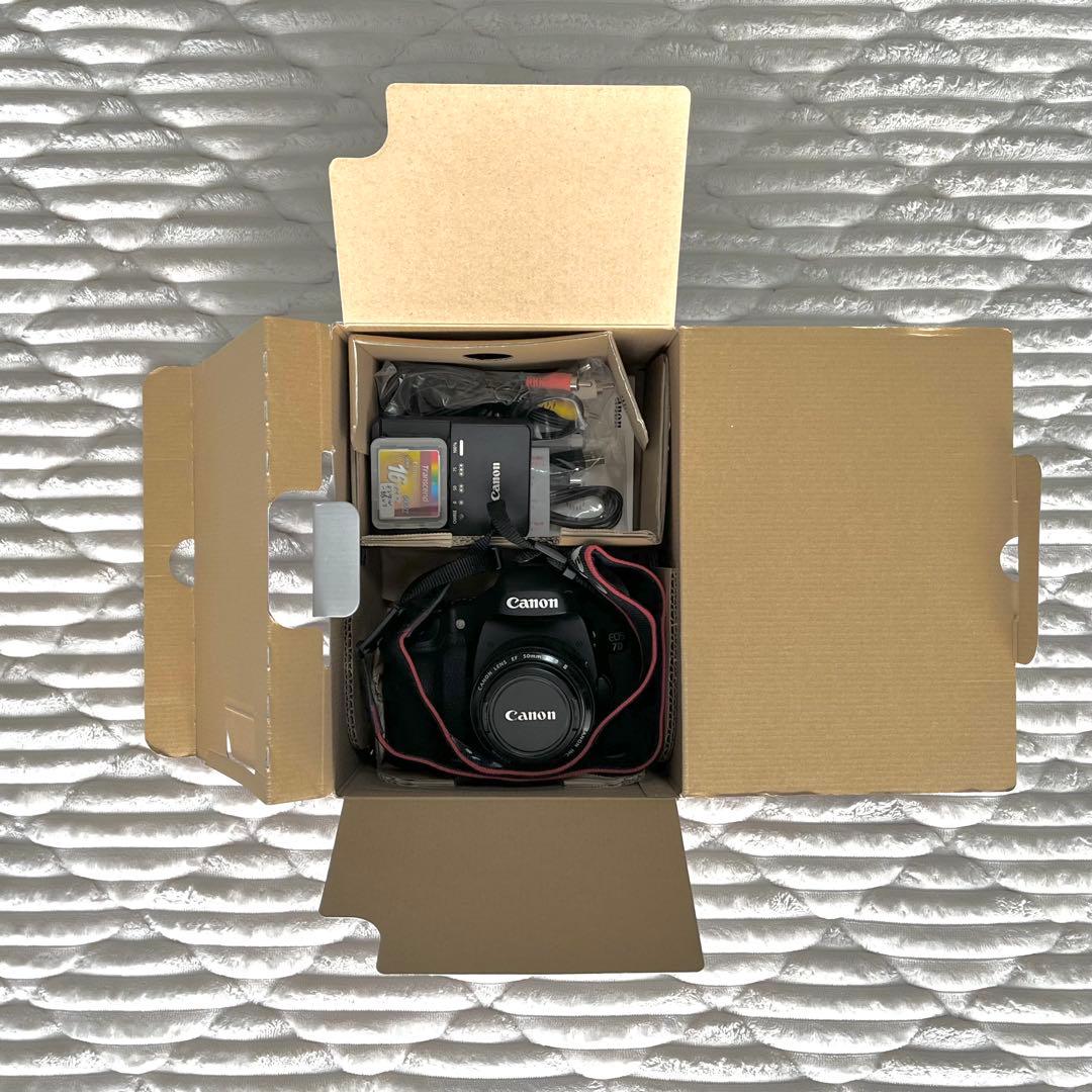 Canon EOS 7D 付属品完備 レンズ フラッシュカード２枚付き 美品