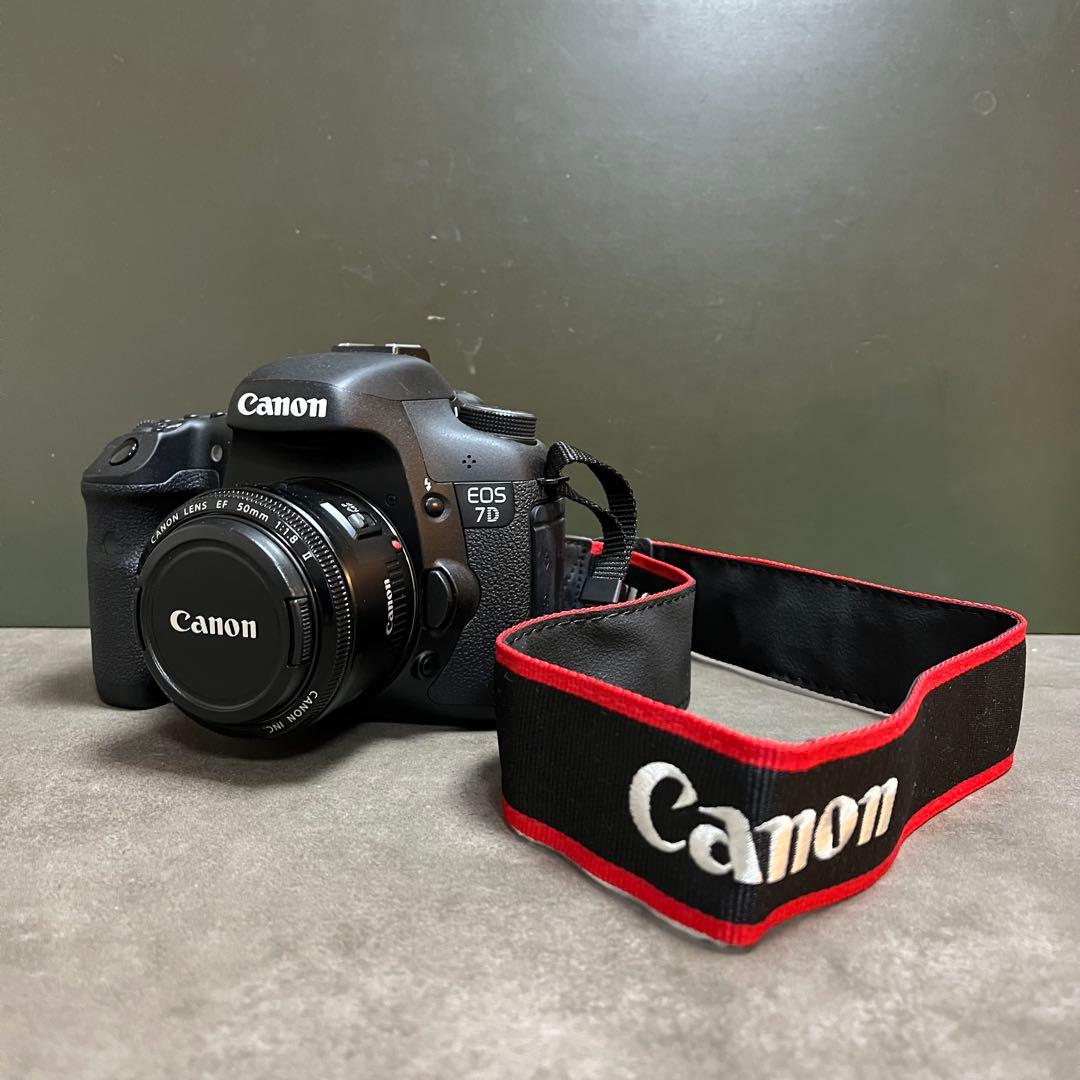Canon EOS 7D 付属品完備 レンズ フラッシュカード２枚付き 美品