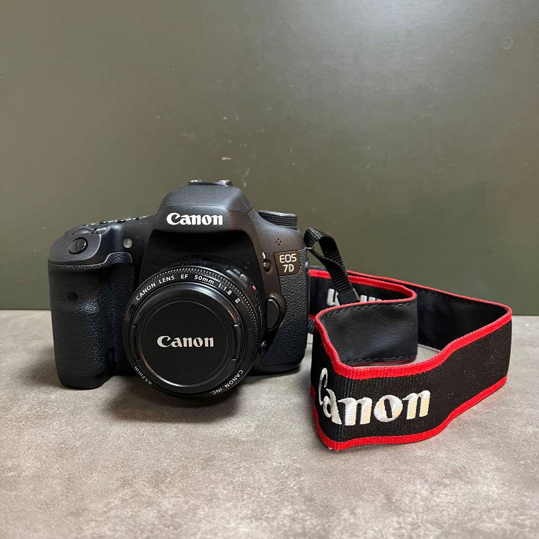 Canon EOS 7D 付属品完備 レンズ フラッシュカード２枚付き 美品