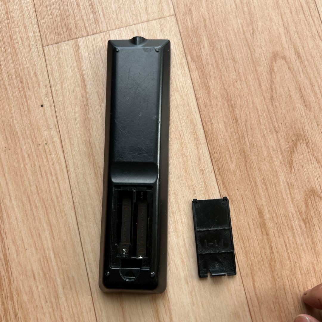 テレビ32型　リモコンあり電池箇所ふた、壊れてます